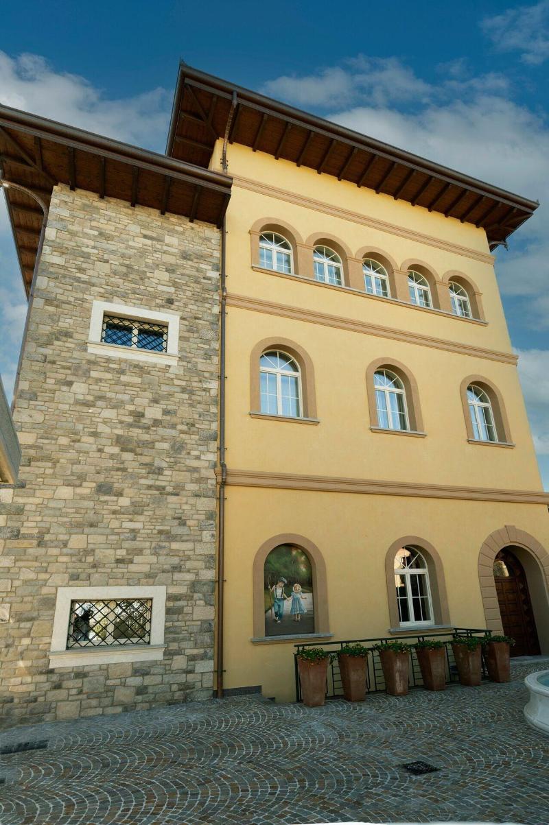 Il Codirosso A Il Castello Che Non Ca ™era image