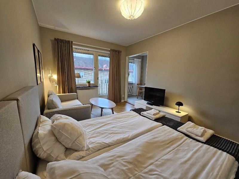 Live And Stay Lagerbring image