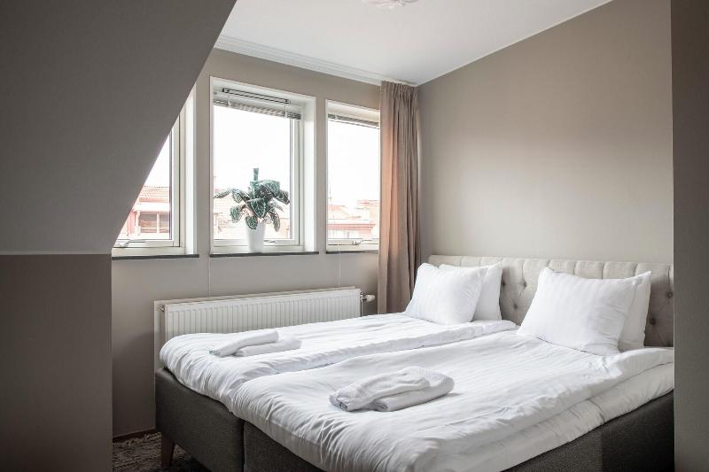 Live And Stay Lagerbring image