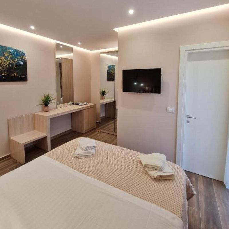 Himara 28 image