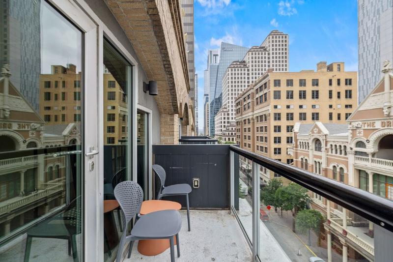 Littlefield Lofts Hosted By Placemakr 6th Street image