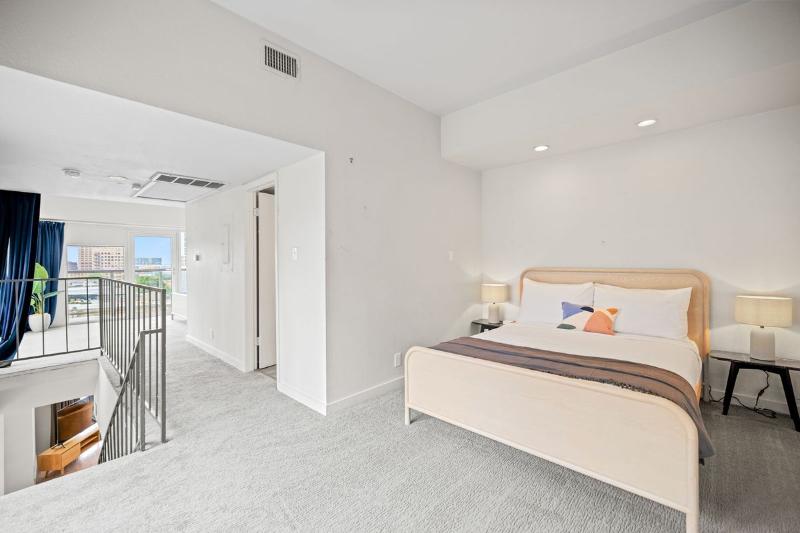 Littlefield Lofts Hosted By Placemakr 6th Street image