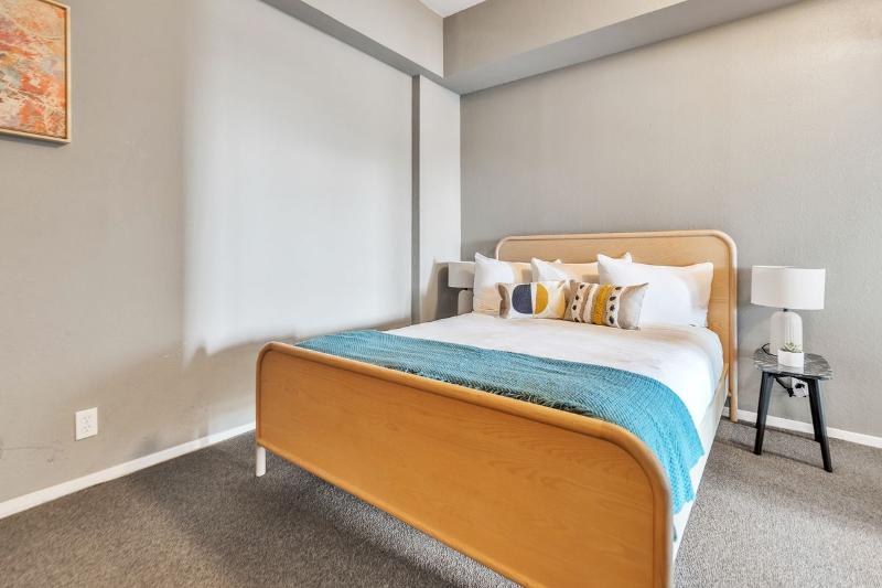 Littlefield Lofts Hosted By Placemakr 6th Street image