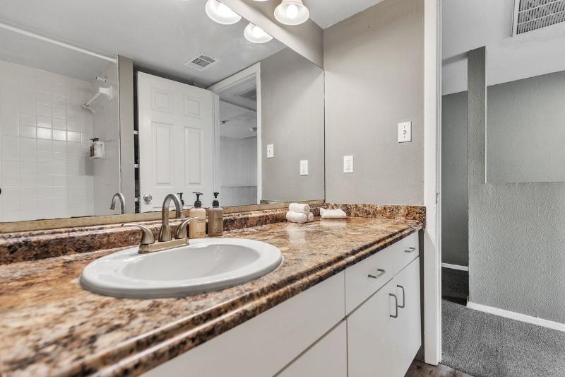 Littlefield Lofts Hosted By Placemakr 6th Street image