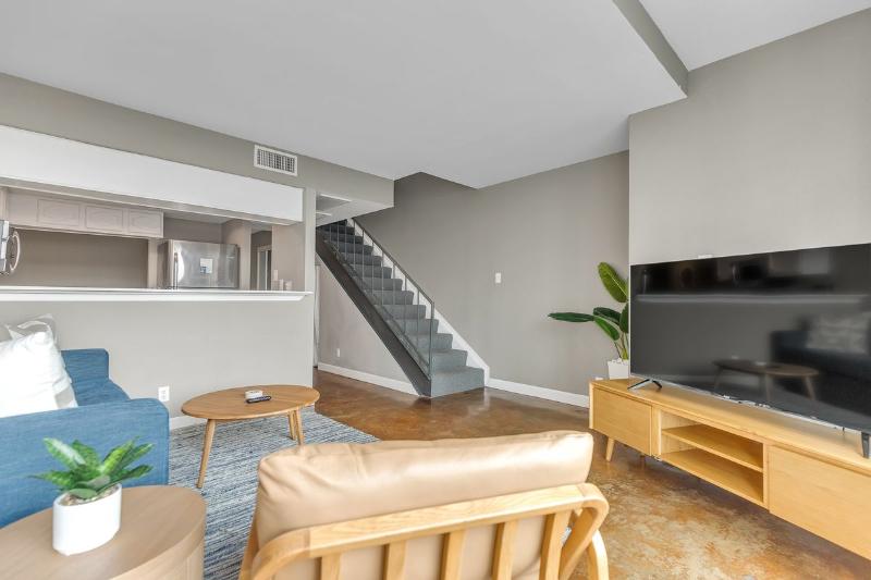 Littlefield Lofts Hosted By Placemakr 6th Street image