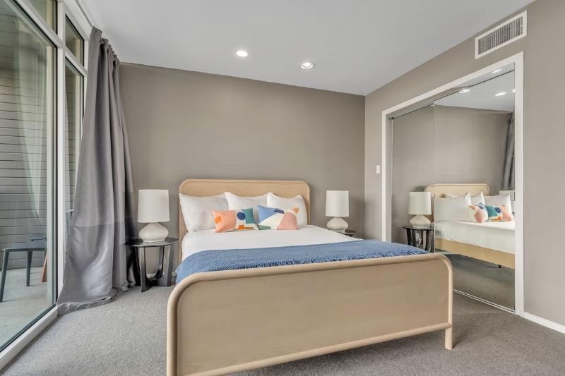 Littlefield Lofts Hosted By Placemakr 6th Street image