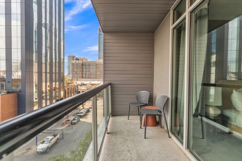 Littlefield Lofts Hosted By Placemakr 6th Street image