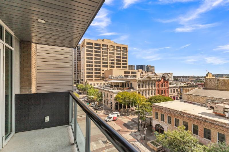 Littlefield Lofts Hosted By Placemakr 6th Street image