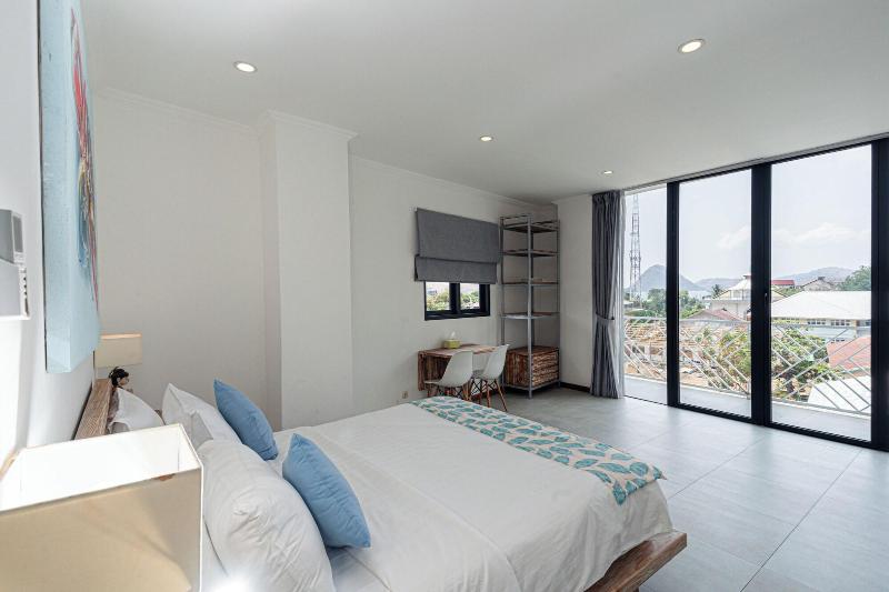 Komodo Suites Downtown image