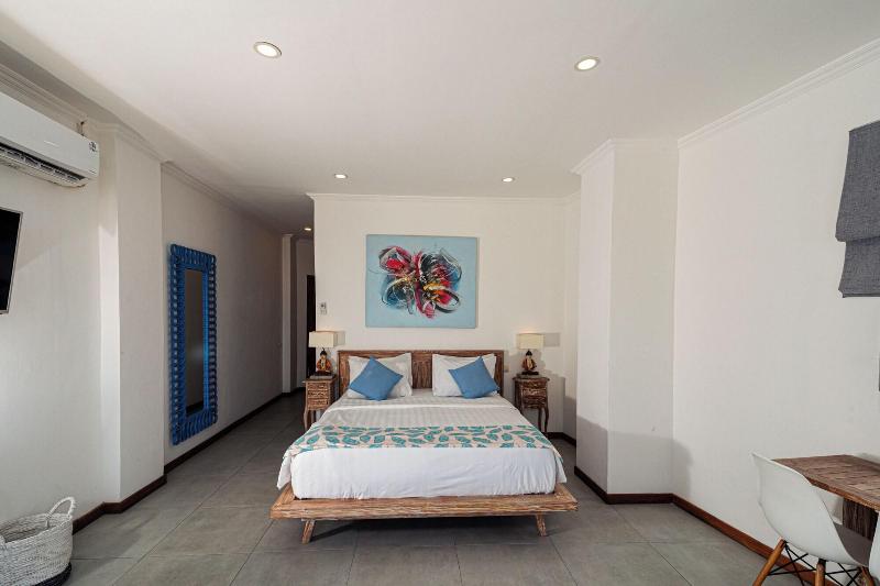 Komodo Suites Downtown image
