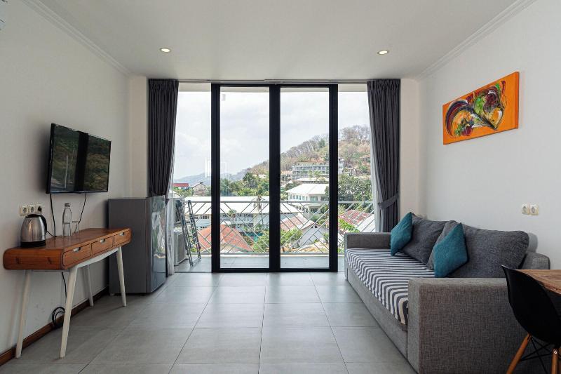 Komodo Suites Downtown image