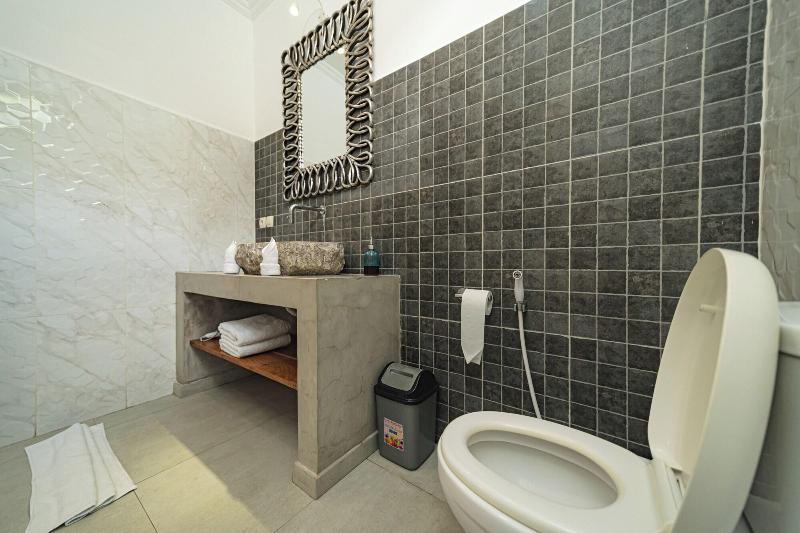 Komodo Suites Downtown image