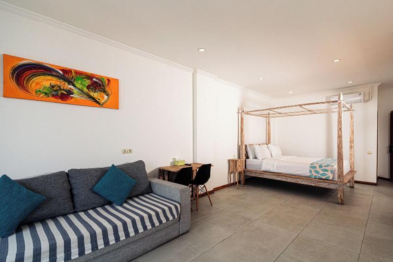 Komodo Suites Downtown image