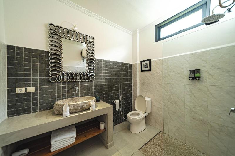 Komodo Suites Downtown image