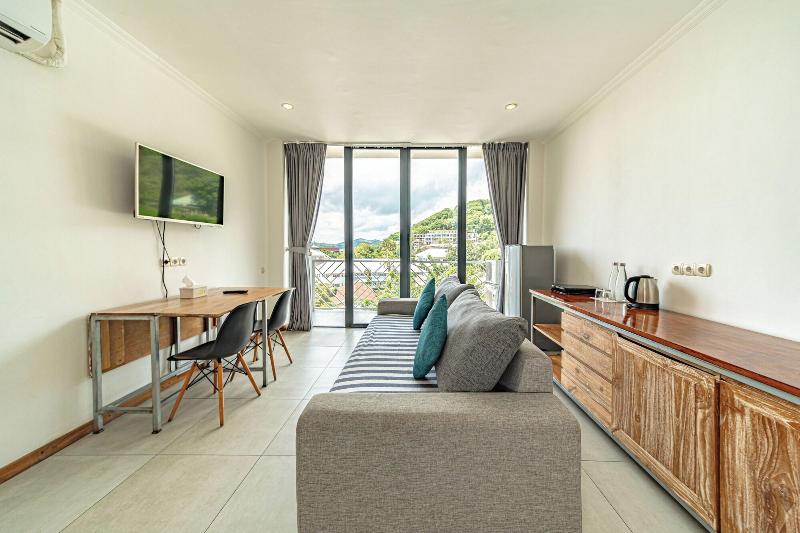 Komodo Suites Downtown image