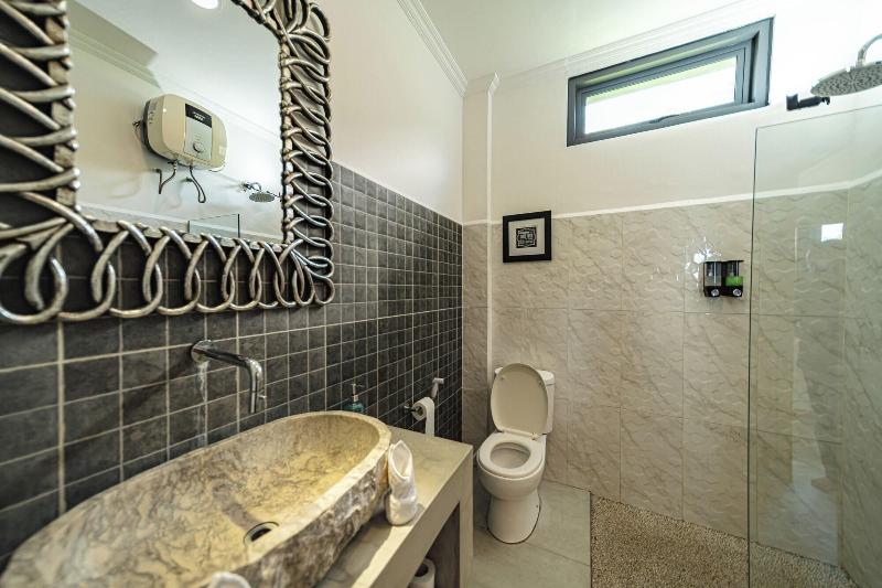 Komodo Suites Downtown image