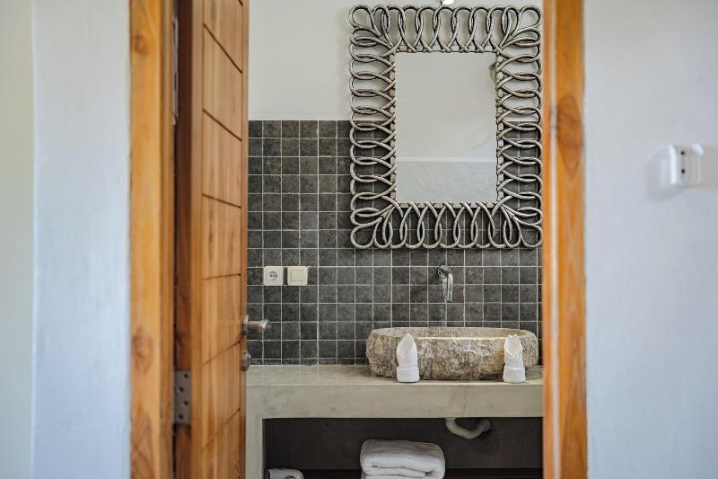 Komodo Suites Downtown image