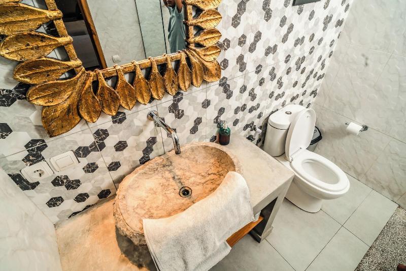 Komodo Suites Downtown image