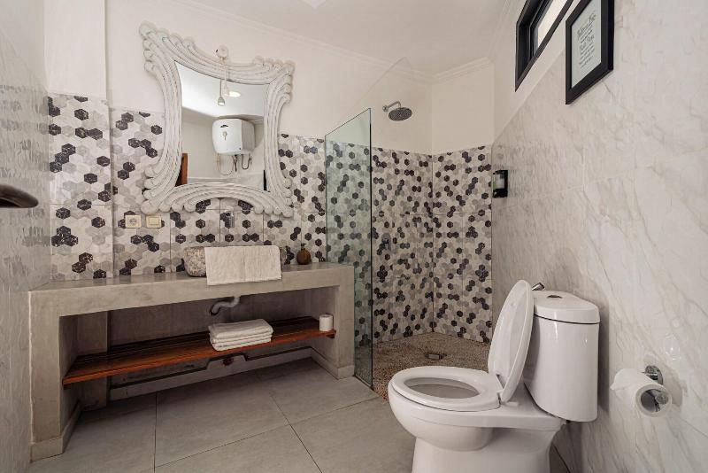 Komodo Suites Downtown image