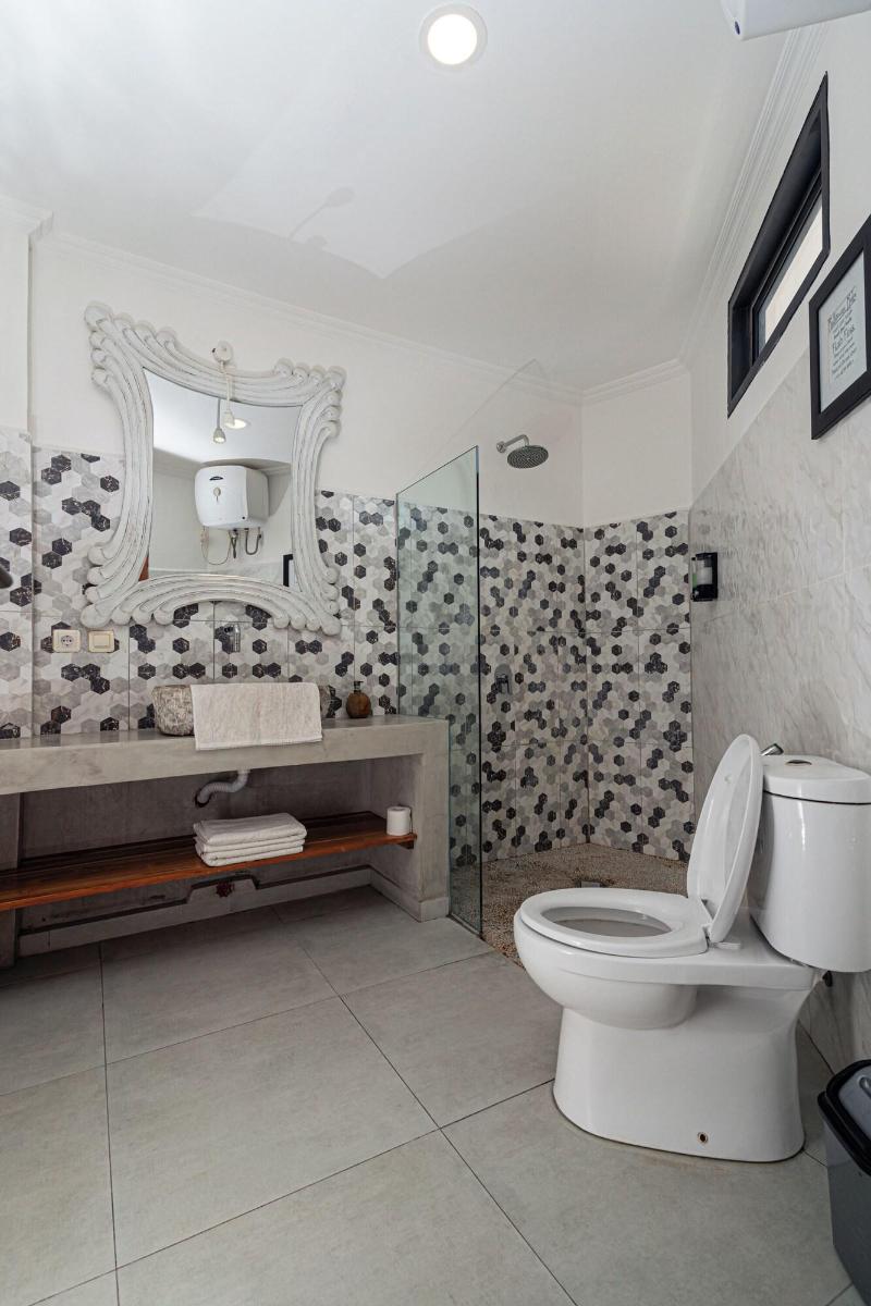 Komodo Suites Downtown image