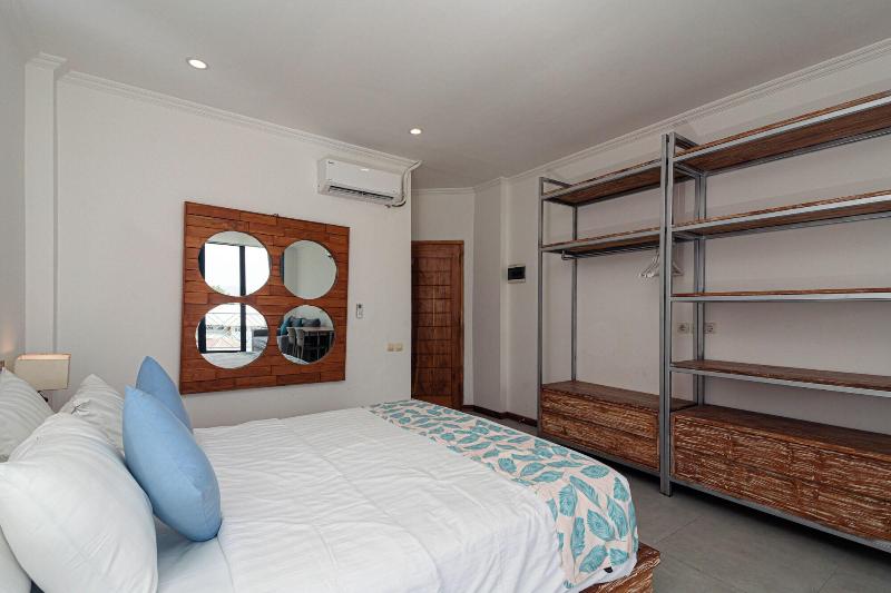Komodo Suites Downtown image