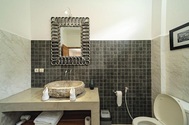 Komodo Suites Downtown image