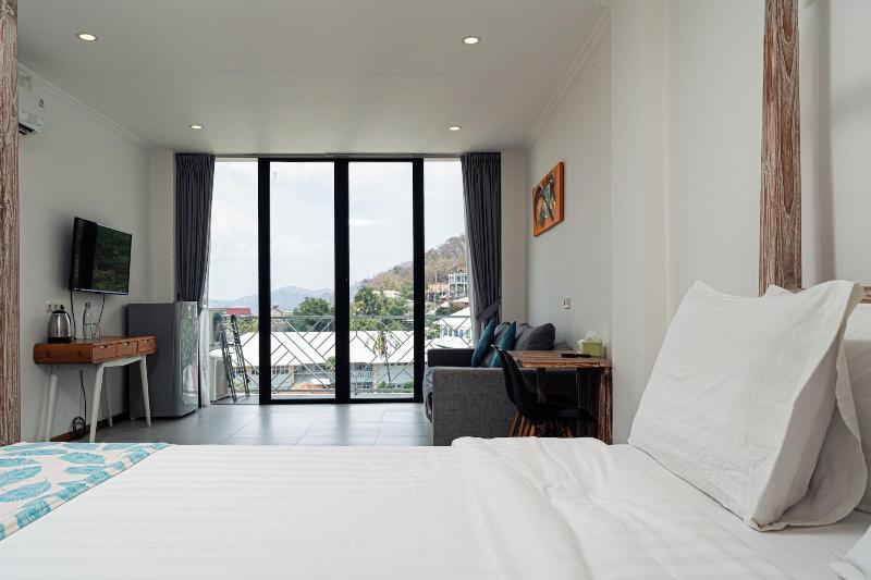 Komodo Suites Downtown image