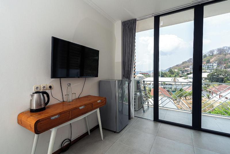 Komodo Suites Downtown image