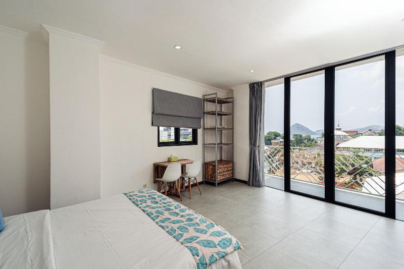 Komodo Suites Downtown image