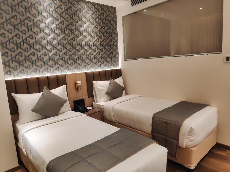 Maxxvalue Hotel Midc image