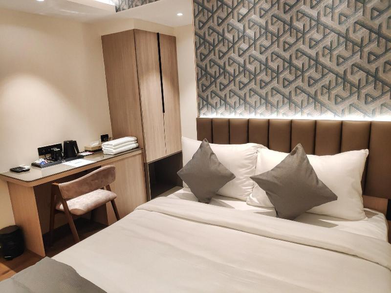 Maxxvalue Hotel Midc image