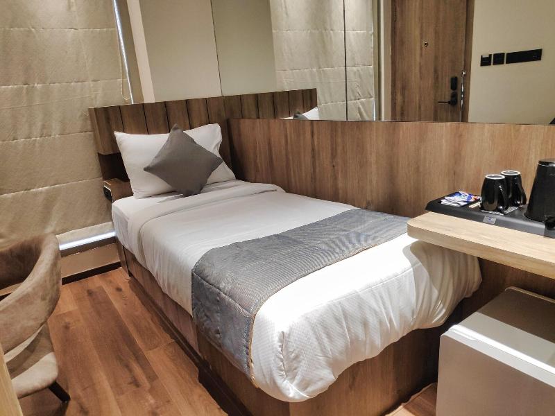 Maxxvalue Hotel Midc image