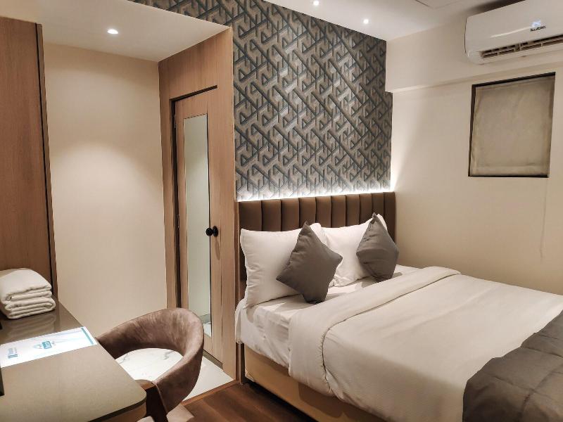 Maxxvalue Hotel Midc image