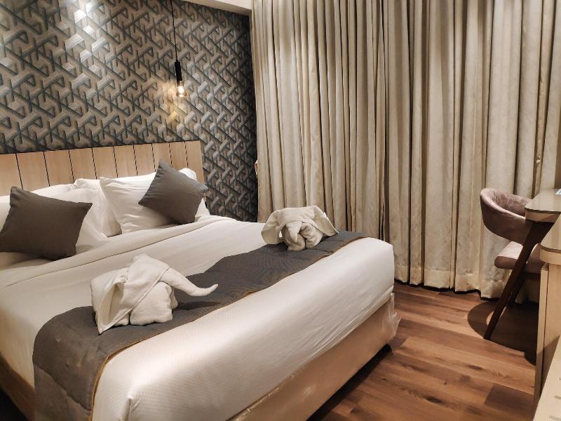 Maxxvalue Hotel Midc image
