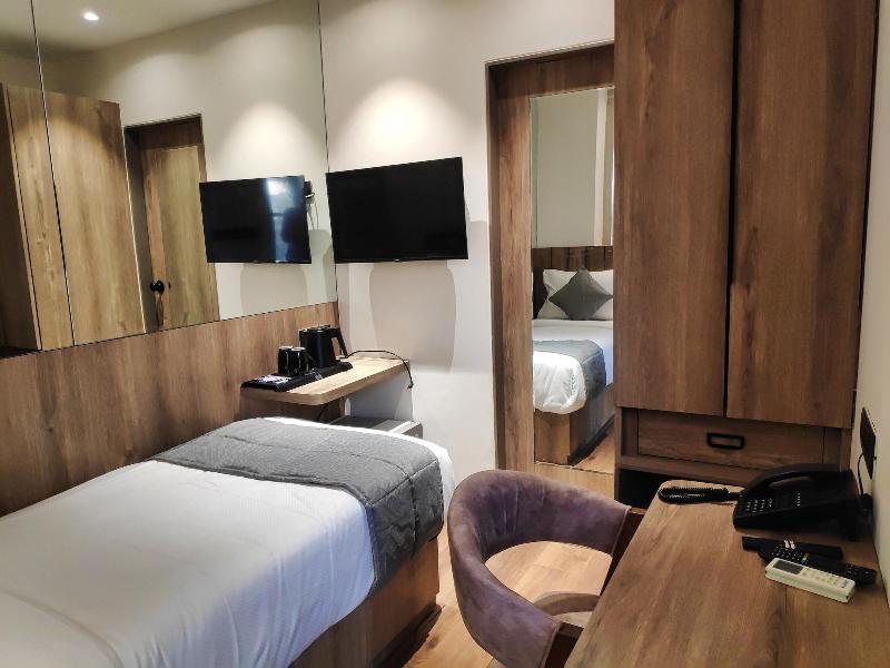 Maxxvalue Hotel Midc image