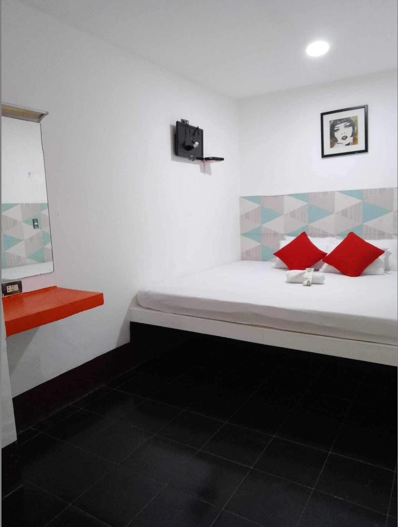 Max Travellers Inn image