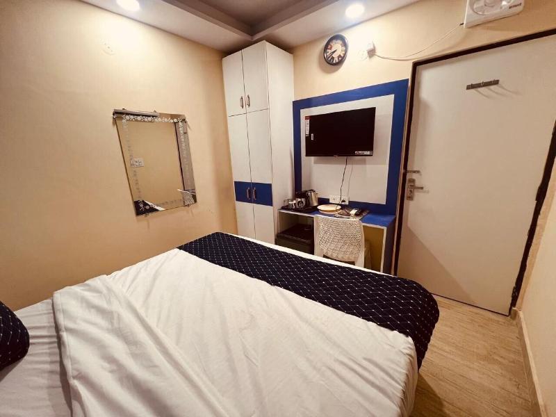 Hotel Metro View Adarsh Nagar Metro image