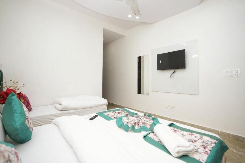 Hotel Diamond Stay Nizamuddin Railway St image