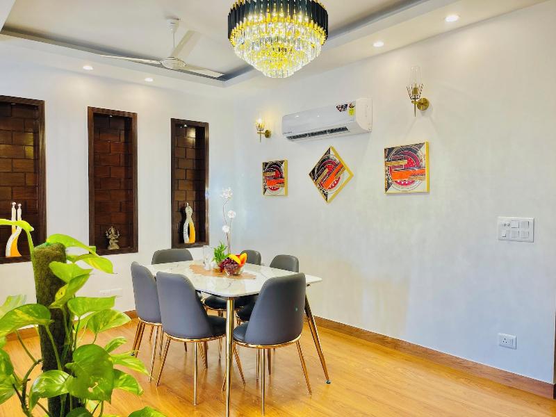 Bedchambers Serviced Apartments South image