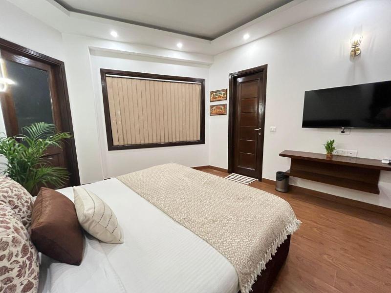 Bedchambers Serviced Apartments South image