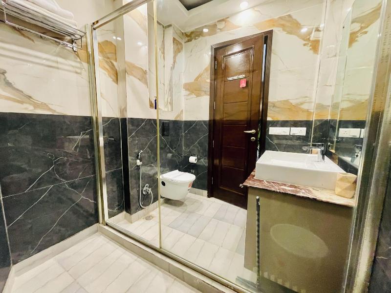 Bedchambers Serviced Apartments South image