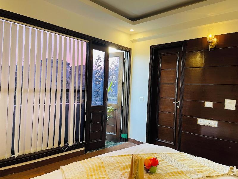 Bedchambers Serviced Apartments South image