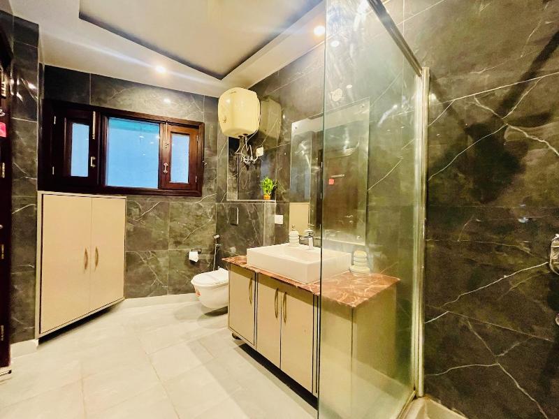 Bedchambers Serviced Apartments South image
