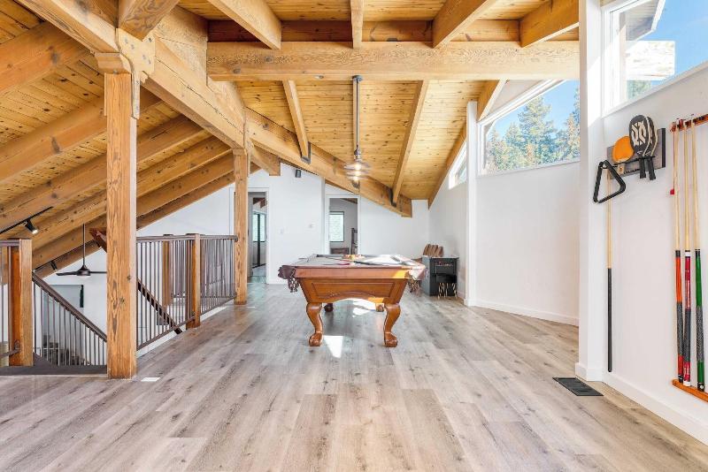 Honeypot By Avantstay Indoor Pool Hot Tub image