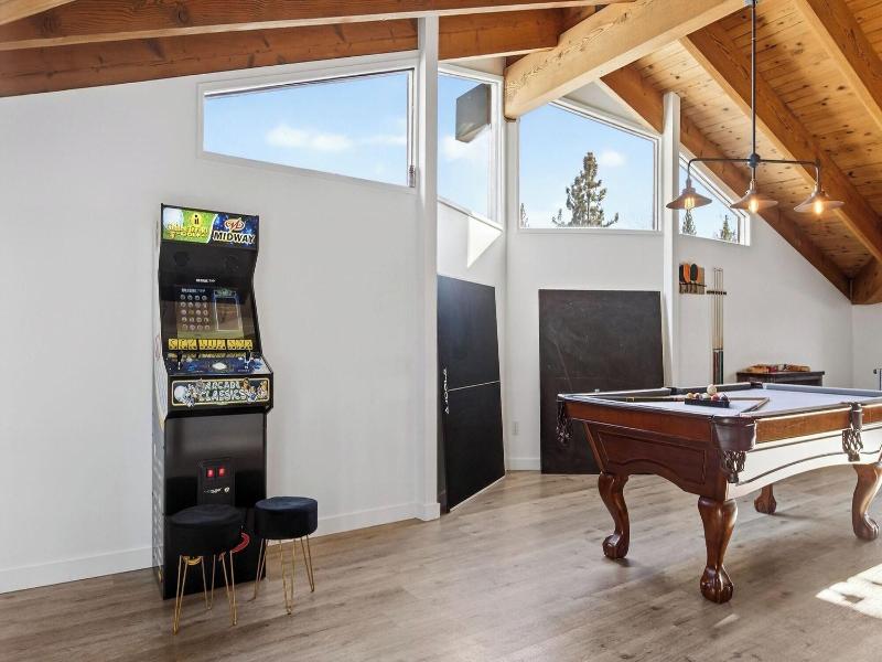 Honeypot By Avantstay Indoor Pool Hot Tub image