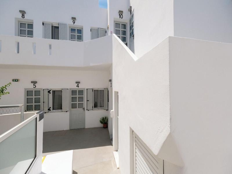 Pelican Paros image