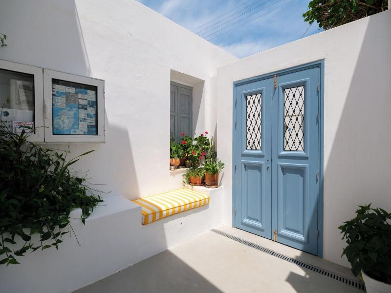Pelican Paros image