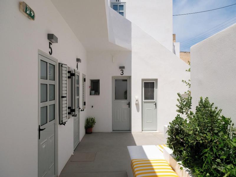 Pelican Paros image