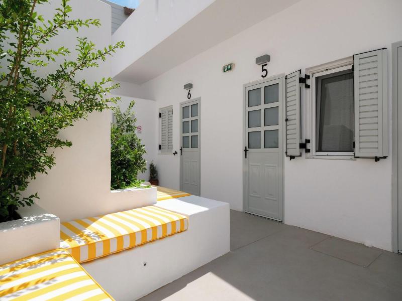 Pelican Paros image