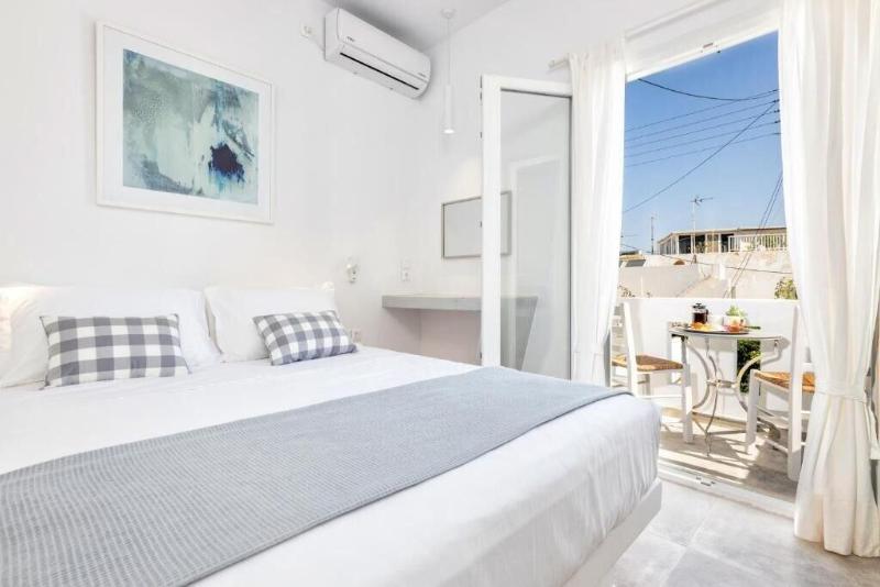 Pelican Paros image